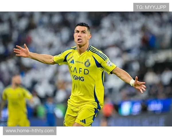 超级杯半决赛现场沙特球迷热情，国王大学球场气氛热烈