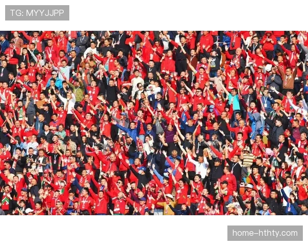 现场:米兰德比看台发生短暂球迷冲突,警方迅速介入平息